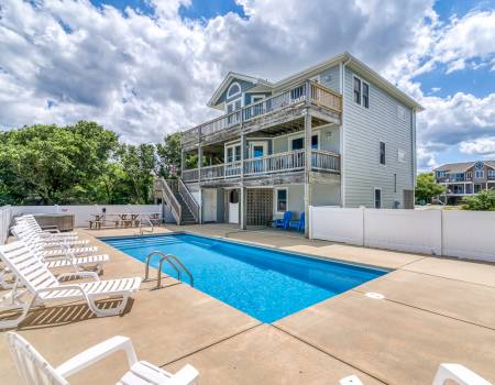 Sandy Toes oceanside home in Corolla