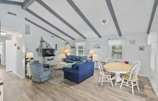 4 Paws Inn oceanside home in Nags Head