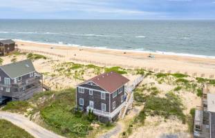 556-B oceanfront home in South Nags Head